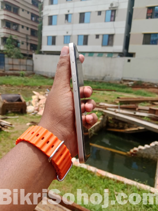 Oppo F21 pro.  8/128 GB